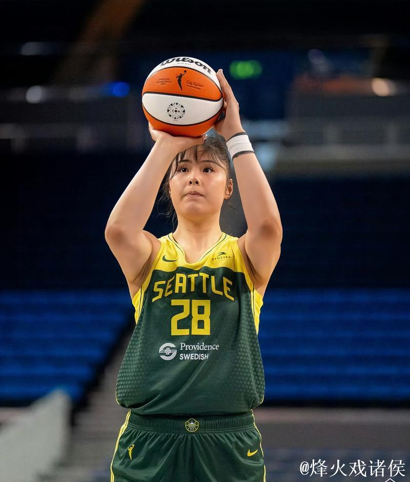 李月汝WNBA生涯首次先发 受困犯规仅得3分2板