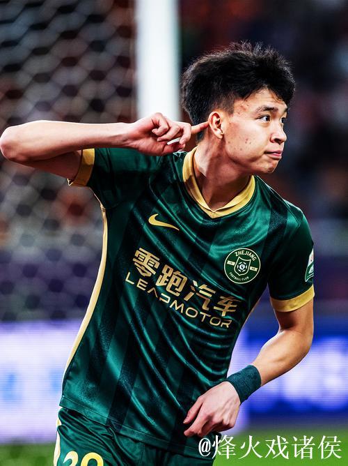 足球报:“王钰栋们”的留洋和中超的新人培养意识 足球报:“王钰栋们”的留洋和中超的新人培养意识